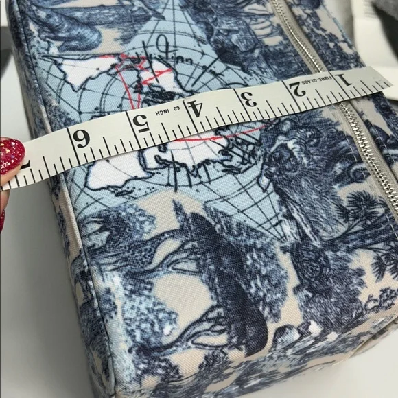 Christian Dior Beauty Around The World Mirrored Vanity Makeup Train Case NEW - Picture 9 of 11